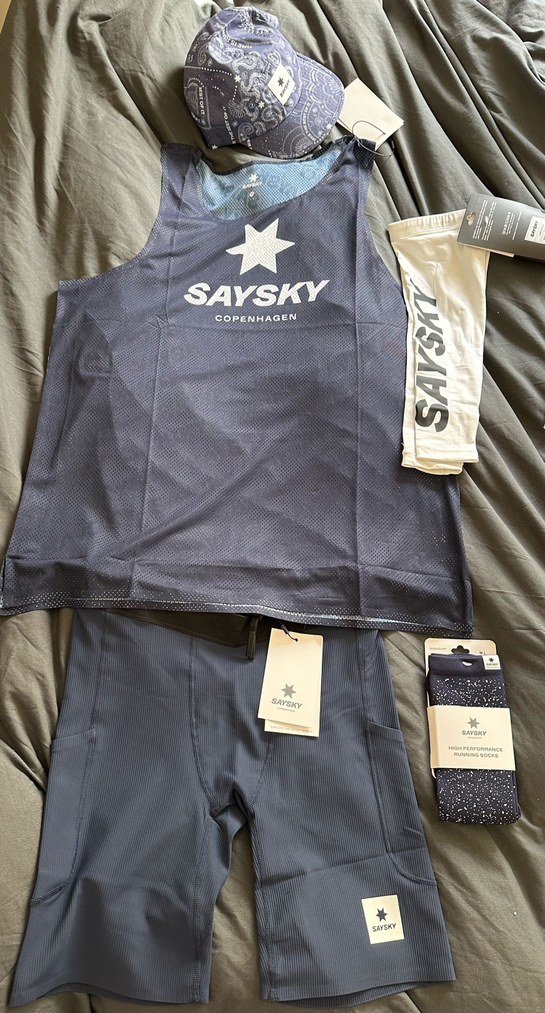 המדריך המלא לבחירת בגדי הריצה המושלמים למרתון שלך